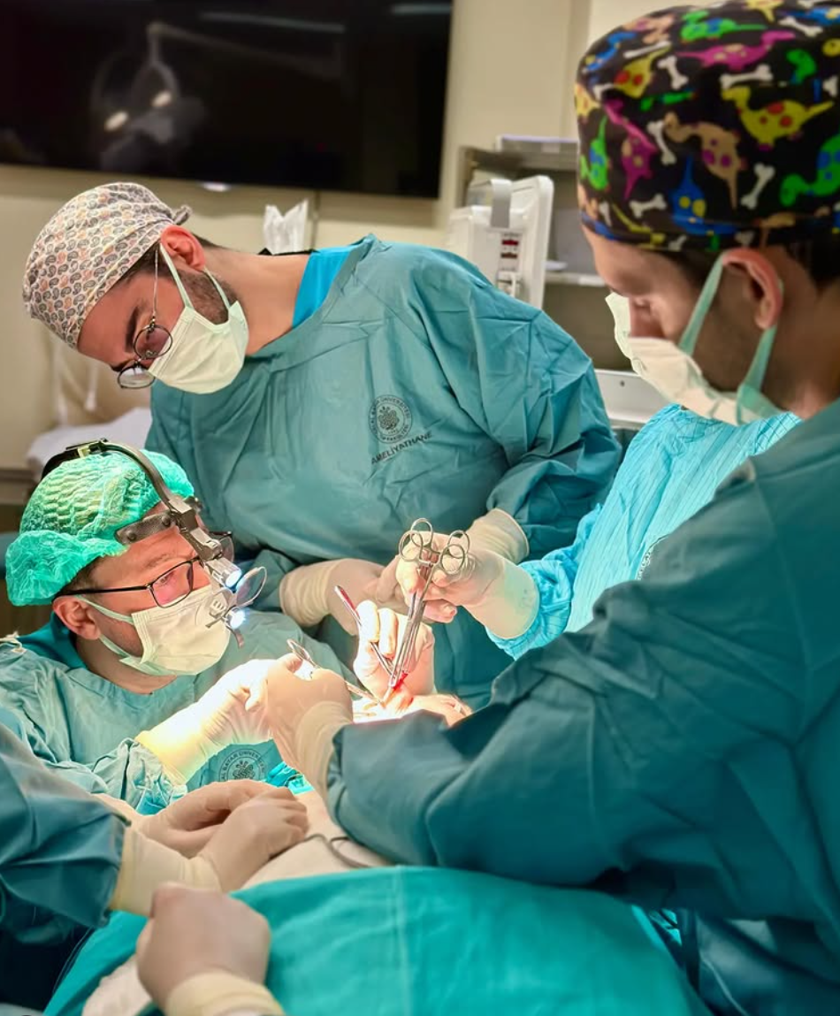 Doç. Dr. Burak Ülkümen Ameliyat Sırasında